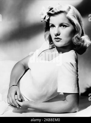 Barbara Bel Geddes Schauspielerin 09. März 1942 **WARNUNG** Dieses Foto ist nur für den redaktionellen Gebrauch bestimmt und unterliegt dem Copyright der Filmgesellschaft und/oder des Fotografen, der von der Film- oder Produktionsgesellschaft beauftragt wurde, und kann nur durch Publikationen im Zusammenhang mit der Bewerbung des oben genannten Films reproduziert werden. Eine obligatorische Gutschrift an die Filmgesellschaft ist erforderlich. Der Fotograf sollte auch bei Bekanntwerden des Fotos gutgeschrieben werden. Ohne schriftliche Genehmigung der Film Company kann keine kommerzielle Nutzung gewährt werden. Stockfoto