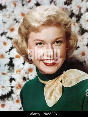 Doris Day Schauspielerin (ca. 1954) 01. Mai 1954 **WARNUNG** Dieses Foto ist nur für redaktionelle Zwecke bestimmt und unterliegt dem Copyright der Filmgesellschaft und/oder des Fotografen, der von der Film- oder Produktionsgesellschaft beauftragt wurde, und kann nur durch Publikationen im Zusammenhang mit der Bewerbung des oben genannten Films reproduziert werden. Eine obligatorische Gutschrift an die Filmgesellschaft ist erforderlich. Der Fotograf sollte auch bei Bekanntwerden des Fotos gutgeschrieben werden. Ohne schriftliche Genehmigung der Film Company kann keine kommerzielle Nutzung gewährt werden. Stockfoto