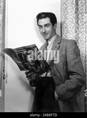 Dermot Walsh Actor 01 May 1948 **WARNUNG** Dieses Foto ist nur für den redaktionellen Gebrauch bestimmt und unterliegt dem Copyright der Filmgesellschaft und/oder des Fotografen, der von der Film- oder Produktionsgesellschaft beauftragt wurde, und kann nur durch Publikationen im Zusammenhang mit der Bewerbung des oben genannten Films reproduziert werden. Eine obligatorische Gutschrift an die Filmgesellschaft ist erforderlich. Der Fotograf sollte auch bei Bekanntwerden des Fotos gutgeschrieben werden. Ohne schriftliche Genehmigung der Film Company kann keine kommerzielle Nutzung gewährt werden. Stockfoto