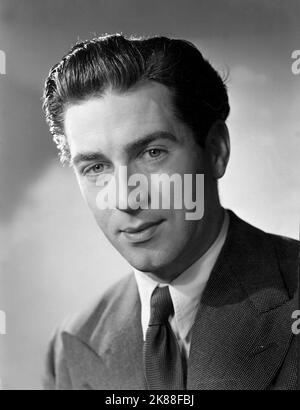 Dermot Walsh Actor 01 May 1947 **WARNUNG** Dieses Foto ist nur für den redaktionellen Gebrauch bestimmt und unterliegt dem Copyright der Filmgesellschaft und/oder des Fotografen, der von der Film- oder Produktionsgesellschaft beauftragt wurde, und kann nur durch Publikationen im Zusammenhang mit der Bewerbung des oben genannten Films reproduziert werden. Eine obligatorische Gutschrift an die Filmgesellschaft ist erforderlich. Der Fotograf sollte auch bei Bekanntwerden des Fotos gutgeschrieben werden. Ohne schriftliche Genehmigung der Film Company kann keine kommerzielle Nutzung gewährt werden. Stockfoto