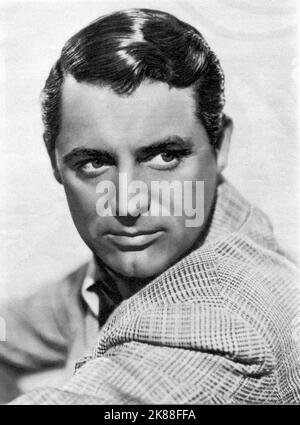 Cary Grant Actor 01 May 1948 **WARNUNG** Dieses Foto ist nur für den redaktionellen Gebrauch bestimmt und unterliegt dem Copyright der Filmgesellschaft und/oder des Fotografen, der von der Film- oder Produktionsgesellschaft beauftragt wurde, und kann nur durch Publikationen im Zusammenhang mit der Bewerbung des oben genannten Films reproduziert werden. Eine obligatorische Gutschrift an die Filmgesellschaft ist erforderlich. Der Fotograf sollte auch bei Bekanntwerden des Fotos gutgeschrieben werden. Ohne schriftliche Genehmigung der Film Company kann keine kommerzielle Nutzung gewährt werden. Stockfoto