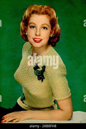 Arlene Dahl Actress 01 May 1950 **WARNUNG** Dieses Foto ist nur für den redaktionellen Gebrauch bestimmt und unterliegt dem Copyright der Filmgesellschaft und/oder des Fotografen, der von der Film- oder Produktionsgesellschaft beauftragt wurde und kann nur durch Publikationen im Zusammenhang mit der Bewerbung des oben genannten Films reproduziert werden. Eine obligatorische Gutschrift an die Filmgesellschaft ist erforderlich. Der Fotograf sollte auch bei Bekanntwerden des Fotos gutgeschrieben werden. Ohne schriftliche Genehmigung der Film Company kann keine kommerzielle Nutzung gewährt werden. Stockfoto