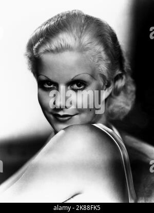 Jean Harlow Actress 01 May 1932 **WARNUNG** Dieses Foto ist nur für den redaktionellen Gebrauch bestimmt und unterliegt dem Copyright der Filmgesellschaft und/oder des Fotografen, der von der Film- oder Produktionsgesellschaft beauftragt wurde, und kann nur durch Publikationen im Zusammenhang mit der Bewerbung des oben genannten Films reproduziert werden. Eine obligatorische Gutschrift an die Filmgesellschaft ist erforderlich. Der Fotograf sollte auch bei Bekanntwerden des Fotos gutgeschrieben werden. Ohne schriftliche Genehmigung der Film Company kann keine kommerzielle Nutzung gewährt werden. Stockfoto