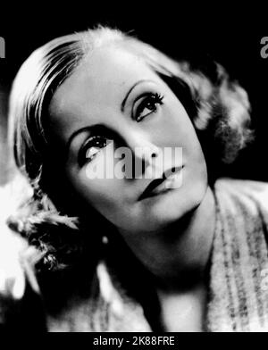 Greta Garbo Schauspielerin 01. Mai 1928 **WARNUNG** dieses Foto ist nur für redaktionelle Zwecke bestimmt und unterliegt dem Urheberrecht der Film Company und/oder des von der Film- oder Produktionsgesellschaft beauftragten Fotografen und kann nur durch Veröffentlichungen in Verbindung mit der Werbung für den oben genannten Film reproduziert werden. Es ist eine obligatorische Gutschrift an die Filmgesellschaft erforderlich. Der Fotograf sollte ebenfalls angerechnet werden, wenn er bekannt ist. Ohne schriftliche Genehmigung der Film Company kann keine kommerzielle Nutzung gewährt werden. Stockfoto