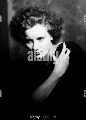 Greta Garbo Schauspielerin 01. Mai 1928 **WARNUNG** dieses Foto ist nur für redaktionelle Zwecke bestimmt und unterliegt dem Urheberrecht der Film Company und/oder des von der Film- oder Produktionsgesellschaft beauftragten Fotografen und kann nur durch Veröffentlichungen in Verbindung mit der Werbung für den oben genannten Film reproduziert werden. Es ist eine obligatorische Gutschrift an die Filmgesellschaft erforderlich. Der Fotograf sollte ebenfalls angerechnet werden, wenn er bekannt ist. Ohne schriftliche Genehmigung der Film Company kann keine kommerzielle Nutzung gewährt werden. Stockfoto