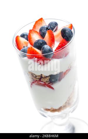 Müsli mit weißem Joghurt und Obst Stockfoto
