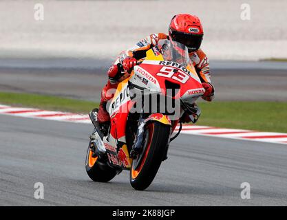 Kuala Lumpur, Malaysia. 21. Oktober 2022. Der Spanier Marc Marquez vom Repsol Honda Team steuert sein Motorrad während des MotoGP-freien Trainings des Petronas Grand Prix von Malaysia auf dem Sepang International Circuit. (Foto von Wong Fok Loy/SOPA Images/Sipa USA) Quelle: SIPA USA/Alamy Live News Stockfoto