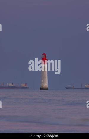 PHARE de Chauvea bei Ile de Re mit Schiffen nach La Rochelle, Pays de la Loire, Frankreich Stockfoto