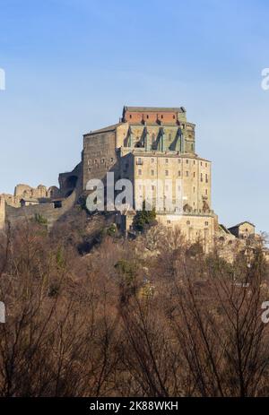 Abtei St. Michael - Sacra di San Michele - Italien. Mittelalterliches Klostergebäude. Stockfoto