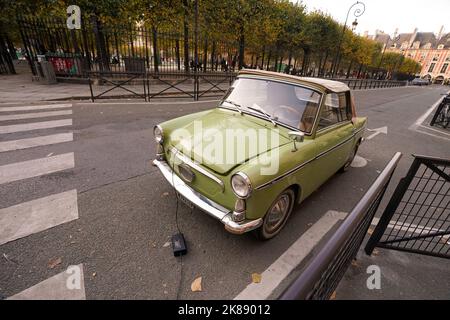 Der Place des Vosges, ursprünglich Place Royale, ist der älteste geplante Platz in Paris, Frankreich. Stockfoto