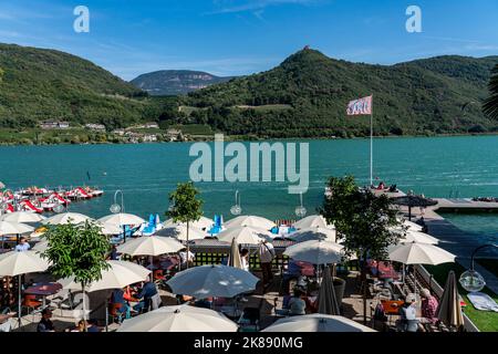 Restaurant, Gretl am See lido am Kalterer See, in der Nähe des Dorfes Kaltern, im Etschtal in Südtirol, einem der beiden wärmsten Seen im Al Stockfoto