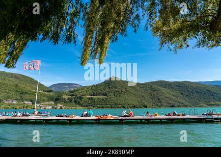 Gretl am See lido am Kalterer See, in der Nähe von Kaltern, im Etschtal in Südtirol, einem der beiden wärmsten Seen der Alpen, Baden Stockfoto