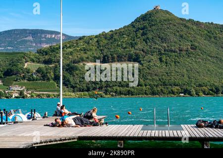 Gretl am See lido am Kalterer See, in der Nähe von Kaltern, im Etschtal in Südtirol, einem der beiden wärmsten Seen der Alpen, Baden Stockfoto