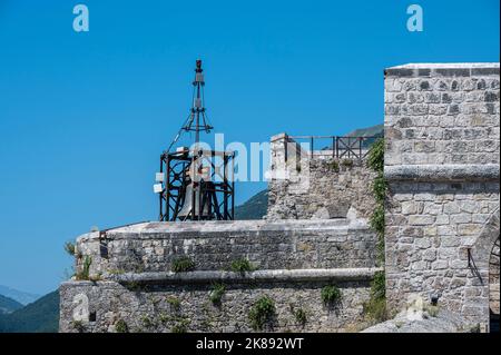 Civitella, italien: 06-24-2022: Die Ruinen der Festung Civitella del Tronto Stockfoto