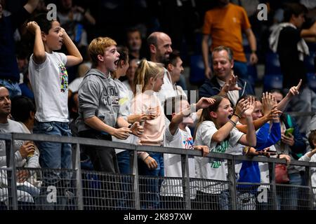 Belgische Fans und Unterstützer, die beim Einzel-Viertelfinale der Männer zwischen dem französischen Gasquet und dem belgischen Goffin beim European Open Tennis ATP-Turnier in Antwerpen am Freitag, den 21. Oktober 2022, abgebildet wurden. BELGA FOTO LAURIE DIEFFEMBACQ Stockfoto