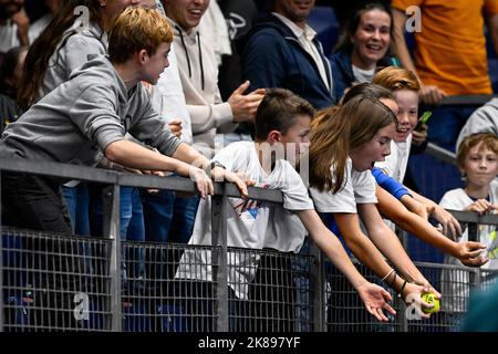 Belgische Fans und Unterstützer, die beim Einzel-Viertelfinale der Männer zwischen dem französischen Gasquet und dem belgischen Goffin beim European Open Tennis ATP-Turnier in Antwerpen am Freitag, den 21. Oktober 2022, abgebildet wurden. BELGA FOTO LAURIE DIEFFEMBACQ Stockfoto