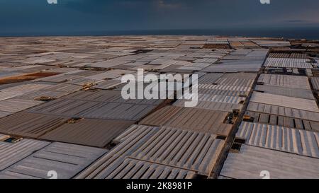 Gewächshäuser, außen, außen. Meer aus Kunststoffen, in El Ejido, Almería, Andalusien, Spanien Stockfoto