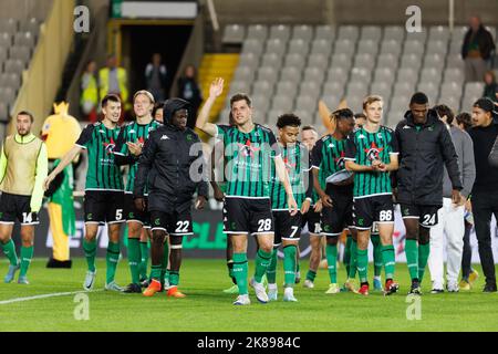 Die Spieler von Cercle feiern am Freitag, den 21. Oktober 2022 in Brügge, am 14. Tag der ersten Division der belgischen Meisterschaft 2022-2023 in der „Jupiler Pro League“, ein Fußballspiel zwischen Cercle Brugge und Sporting Charleroi. BELGA FOTO KURT DESPLENTER Stockfoto