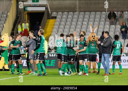 Die Spieler von Cercle feiern am Freitag, den 21. Oktober 2022 in Brügge, am 14. Tag der ersten Division der belgischen Meisterschaft 2022-2023 in der „Jupiler Pro League“, ein Fußballspiel zwischen Cercle Brugge und Sporting Charleroi. BELGA FOTO KURT DESPLENTER Stockfoto