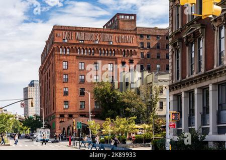 Außengebäude der Eagle Warehouse and Storage Company, ehemaliges Lagerhaus, das Ende des 19.. Jahrhunderts in Dumbo, Brooklyn, New York City, USA, erbaut wurde Stockfoto