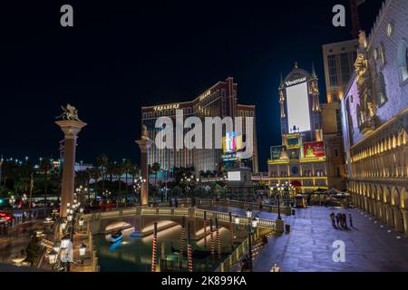 Schöne Nachtansicht des Territoriums des Hotels Venetian in Las Vegas. Nevada, USA. Stockfoto