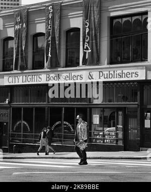 Der Wahrzeichen City Lights Booksellers Buchladen im North Beach Bezirk von San Francisco, Kalifornien. Stockfoto