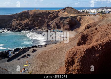 Lavastrände im Fischerdorf El Golfo, Lanzarote, Kanarische Inseln, Spanien, Stockfoto