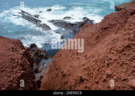 Lavastrände im Fischerdorf El Golfo, Lanzarote, Kanarische Inseln, Spanien, Stockfoto