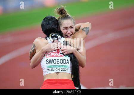 Gina Luckenkemper (Deutschland, Goldmedaille) und Ewa Swoboda (Polen, Platz 4.): Finale 100m. Europameisterschaften München 2022 Stockfoto