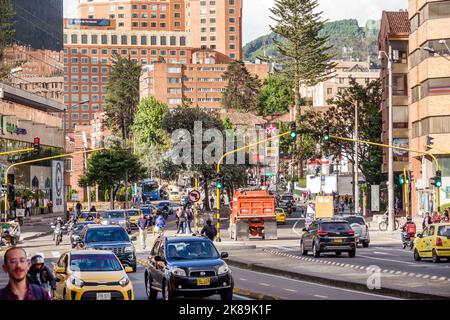 Bogota Kolumbien,Chapinero Norte Avenida Carrera 7,Hochhaus Wolkenkratzer Hochhaus Gebäude Stadt städtische Skyline Skylines Verkehr s Stockfoto