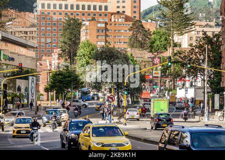 Bogota Kolumbien,Chapinero Norte Avenida Carrera 7,Hochhaus Wolkenkratzer Hochhaus Gebäude Stadt städtische Skyline Skylines Verkehr s Stockfoto