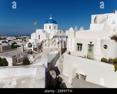 Pyrgos, die alte Hauptstadt von Santorin, eine griechische Kykladen-Insel in der Ägäis. Stockfoto