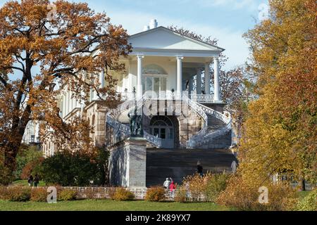 PUSHKIN, RUSSLAND - 11. OKTOBER 2022: Die Cameron Gallery an einem Oktobernachmittag. Catherine Park in Tsarskoye Selo Stockfoto