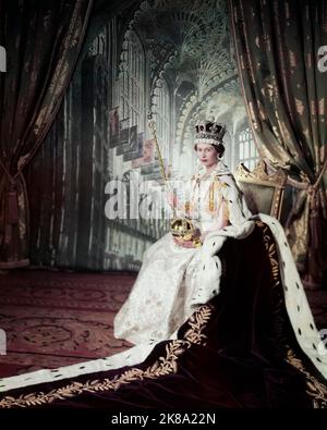 Cecil Beaton - Königin Elisabeth II. An ihrem Krönungstag - 1953. Juni Stockfoto