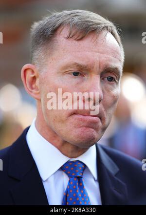 Datei-Foto vom 04/09/19 von dem Labour-Abgeordneten Chris Bryant vor dem Houses of Parliament in Westminster, London. Bryant, ein Labour-Abgeordneter für Rhondda und Vorsitzender des Unterhaus-Ausschusses für Standards, sagte, dass er der Meinung ist, dass die Öffentlichkeit eine Parlamentswahl wünscht, um „den Reset-Knopf zu drücken“. Bryant war Mitglied des parteiübergreifenden Privilegien-Ausschusses, der derzeit untersucht, ob Boris Johnson das Parlament absichtlich in Bezug auf die in Nummer 10 gehaltenen Parteien irregeführt hat. Er hat sich jedoch aus der Untersuchung des Ausschusses zurückgezogen, da er das Verhalten von Herrn Johnson bereits öffentlich verurteilt hatte. Ausstellungsdatum: Samstag Stockfoto