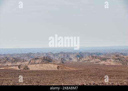 Der trockene Ugab ist ein flüchtiger Fluss in der trockenen Region Damaraland Namibia Stockfoto