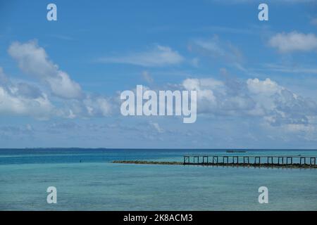 Das Gebiet des westlichen Pazifischen Ozeans grenzt an das Sulu-Meer, die Insel Borneo, die Sangihe-Inseln und Sulawesi. Stockfoto