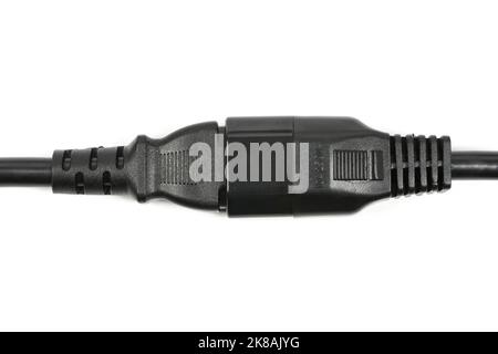 Netzstecker mit schwarzer C13-Buchsenleiste und C14-Buchsenleiste aus Gummi, isoliert auf weiß. Hochauflösendes Foto. Volle Schärfentiefe. Stockfoto