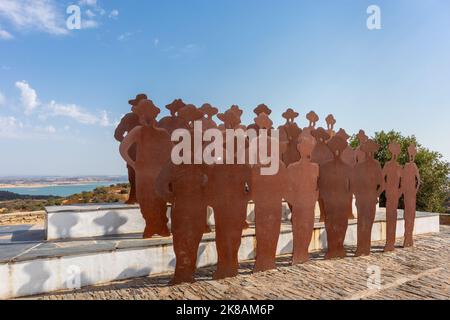 Portugal, 2022. August: Tribut an Cante Alentejano, Denkmal in Monsaraz am Lago do Alqueva, Alentejo, Portugal Stockfoto