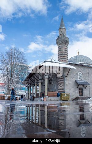 Erzurum, Türkei - Januar 2021 Lala Pascha Moschee (Türkisch: Lala Paşa Camii), eines der Werke von Mimar Sinan. Erzurum, ein osmanisches Werk, Stockfoto