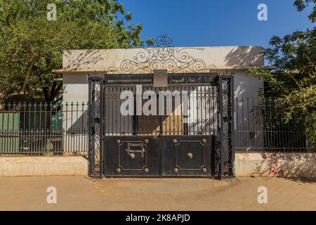 KHARTUM, SUDAN - 9. MÄRZ 2019: Tor des Sudan Ethnographisches Museum in Khartum, Hauptstadt des Sudan Stockfoto