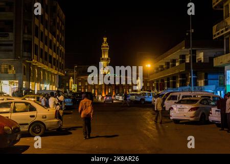 KHARTUM, SUDAN - 9. MÄRZ 2019: Nachtansicht der Großen (Al Kabir) Moschee in Khartum, der Hauptstadt des Sudan Stockfoto