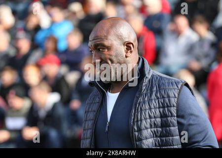 Lincoln, Großbritannien. 22. Oktober 2022. Darren Moore Manager von Sheffield Mittwoch während des Sky Bet League 1-Spiels Lincoln City gegen Sheffield Mittwoch im Gelder Group Sincil Bank Stadium, Lincoln, Großbritannien, 22.. Oktober 2022 (Foto von Arron Gent/News Images) in Lincoln, Großbritannien am 10/22/2022. (Foto von Arron Gent/News Images/Sipa USA) Quelle: SIPA USA/Alamy Live News Stockfoto