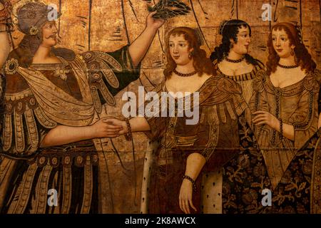 Details der vergoldeten Lederbehänge in der Galerie von Dunster Castle, die die Geschichte von Antony und Cleopatra, Dunster, Somerset, England, darstellen. VEREINIGTES KÖNIGREICH. Stockfoto