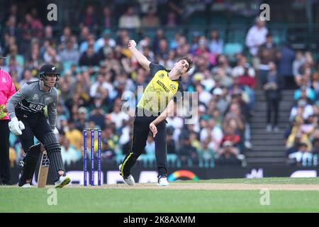 22.. Oktober 2022; SCG, NSW, Australien: T20 World Cup Cricket, Australien gegen Neuseeland: Pat Cummins von Australien Boule Credit: Action Plus Sports Images/Alamy Live News Stockfoto