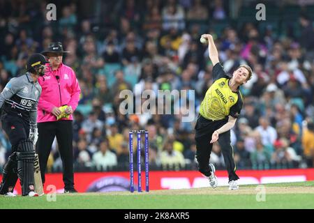 22.. Oktober 2022; SCG, NSW, Australien: T20 World Cup Cricket, Australien gegen Neuseeland: Adam Zampa von Australien Boule Credit: Action Plus Sports Images/Alamy Live News Stockfoto