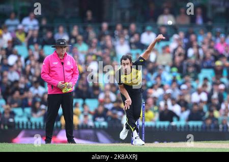 22.. Oktober 2022; SCG, NSW, Australien: T20 World Cup Cricket, Australien gegen Neuseeland: Mitchell Starc von Australia Bowls Credit: Action Plus Sports Images/Alamy Live News Stockfoto