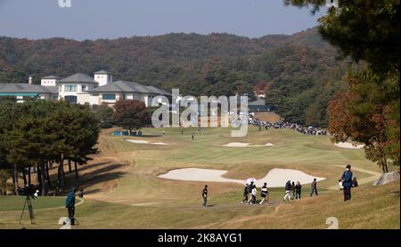 Wonju, Südkorea. 22. Oktober 2022. Blick auf das neunte Loch beim dritten Lauf der BMW Ladies Championship im Oak Valley Country Club in Wonju, Südkorea, am 22. Oktober 2022. (Foto: Lee Young-ho/Sipa USA) Quelle: SIPA USA/Alamy Live News Stockfoto