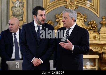 ROM, ITALIEN - 22. OKTOBER: Matteo Salvini Ministro delle Infrastrutture e vicepremier und Antonio Tajani Ministro degli Affari Esteri e della cooperazione Internazionale e vicepremier während der Vereidigung der Regierung Meloni am 22. Oktober 2022 im Quirinale-Palast in Rom, Italien.&#XA;(Foto von Fabrizio Corradetti / LiveMedia) Stockfoto