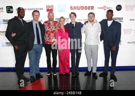 Nobuse Jnr., Ben Jacques, Tommy Boulding, Hannah Traylen, Louis Walwyn, Ross Coles und Malachi Pullar-Latchman besuchen die Filmpremiere „The Hounded“ im Ar Stockfoto